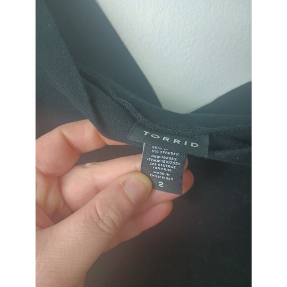 Women's Plus Size Black Drop Shoulder Black Top Blouse Torrid Size 2X - Picture 2 of 3